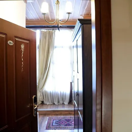 Boutique Palea Poli 4*