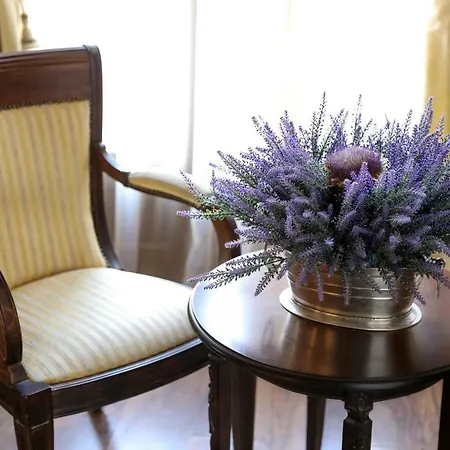 Boutique Palea Poli 瑙萨玛西亚斯